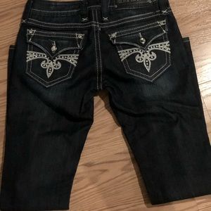 Buckle jeans, rock revivals